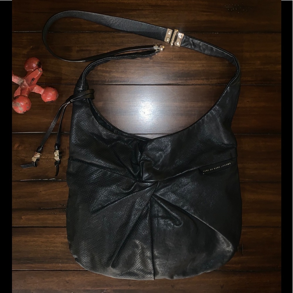 MARC JACOBS BLACK PERFORATED LEATHER HANDBAG PURSE CROSSBODY SHOULDER BAG EUC MJ